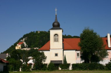 Blick zur Bergkirche Pitten, © Thermengemeinden