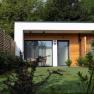 Das Gästehaus im Triad, © Marketing Platzhirsch, Gobauer Modernes Gästehaus mit Holzverkleidung und Garten.