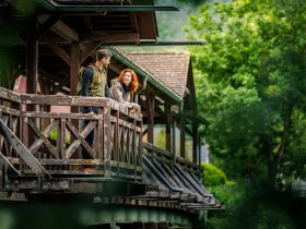Auf einer Holzbr&uuml;cke &uuml;ber der Leitha, &copy; Wiener Alpen in Nieder&ouml;sterreich - Bad Erlach