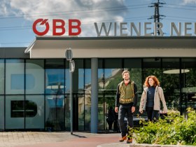 &Ouml;ffentliche Anreise beim Bahnhof Wiener Neustadt, &copy; Wiener Alpen in Nieder&ouml;sterreich - Bad Erlach