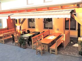 ... zur&uuml;ck gehts in den gem&uuml;tlichen Gastgarten - Gasthaus POSCH (Copyright: Karl Gradwohl), &copy; Wiener Alpen in Nieder&ouml;sterreich - Bad Sch&ouml;nau