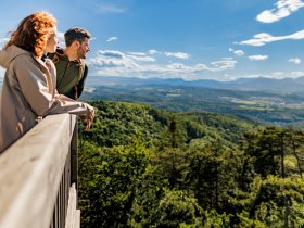 Ausblick von der Aussichtswarte Wiesen-Lanzenkirchen, © Wiener Alpen in Niederösterreich - Bad Erlach
